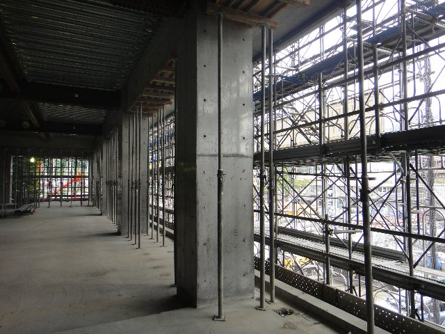 管制した鉄骨鉄筋コンクリート構造の柱