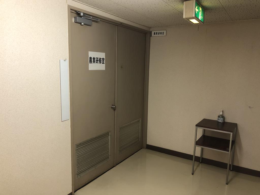 吉田総合支所2階_農業研修室AB入口1