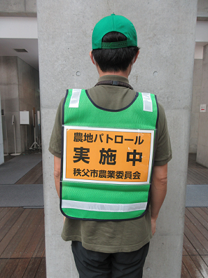 農業委員及び農地利用最適化推進委員が農地パトロールを行う際の姿