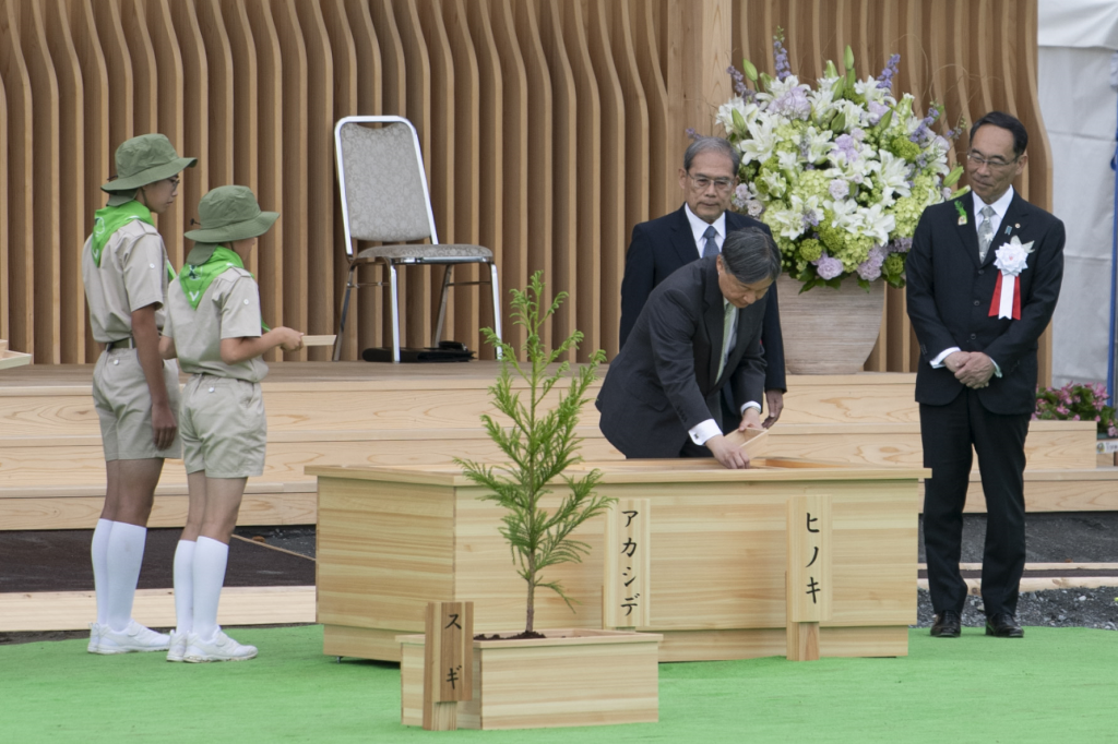 天皇陛下のお手播き